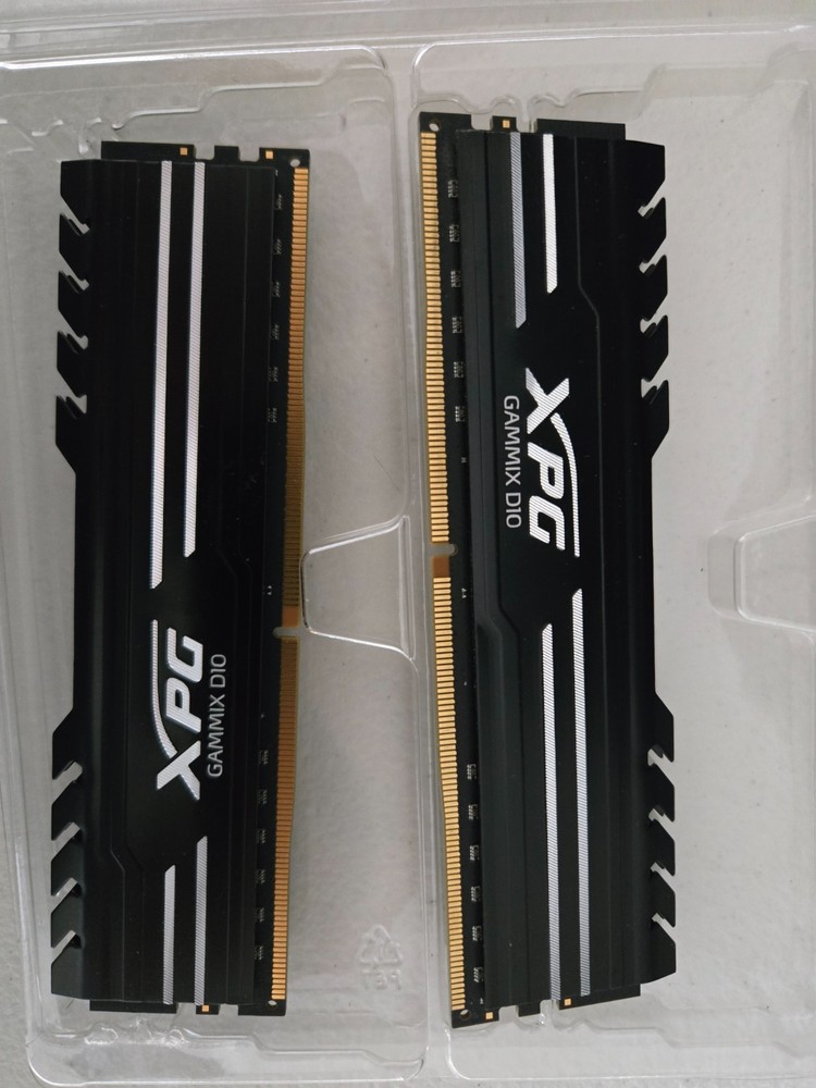 XPG GAMMIX D10 DDR4 3200 16GB (2x8GB) DIMM 288-Pin Desktop RAM