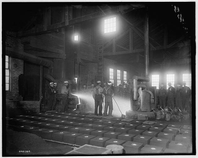 Photo:Glazier Stove Company,moulding room,industrial historic photo