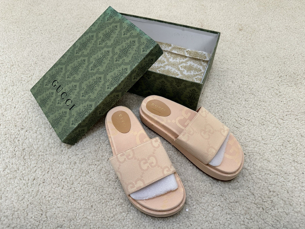 GUCCI Monogram GG Angelina light pink slide sandals EU 41 US W 10