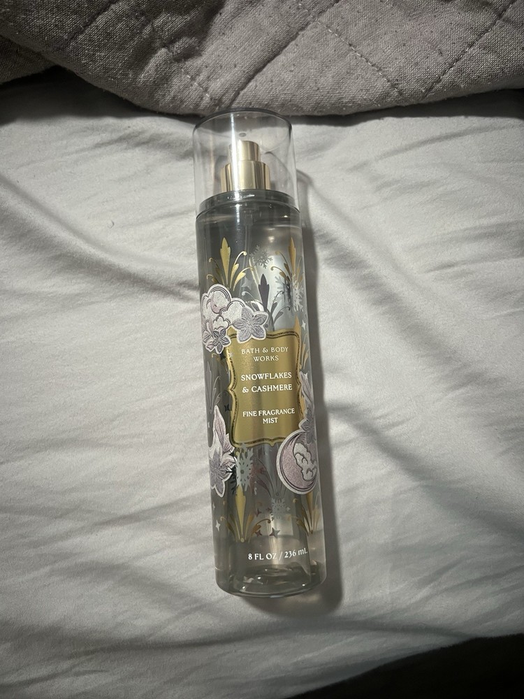 Bath & Body Works Snowflakes and Cashmere Body Spray 8 oz