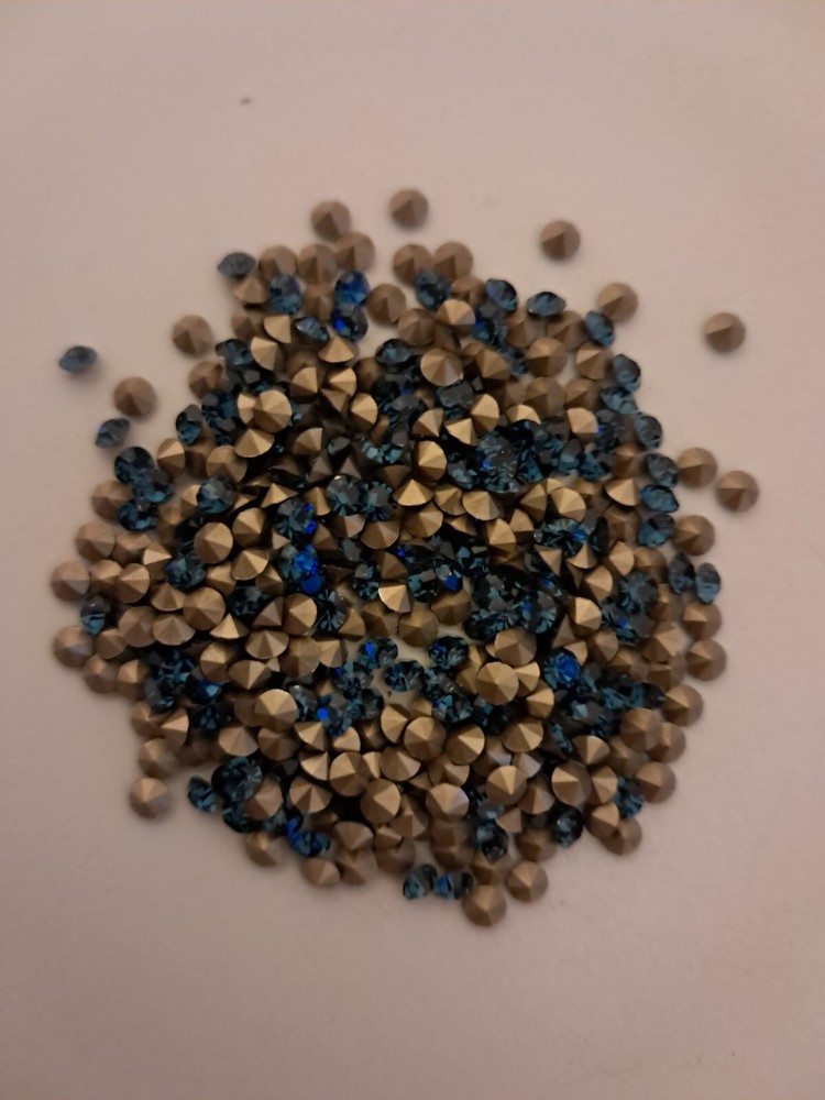 360 Swarovski rhinestones in 24pp Montana foil, color #1100