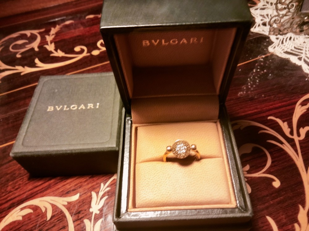 USED.AUTHENTIC.RING.BVLGARI.FLIP RING.DIAMONDS/ONIX. 18KT GOLD.-BULGARI.RING
