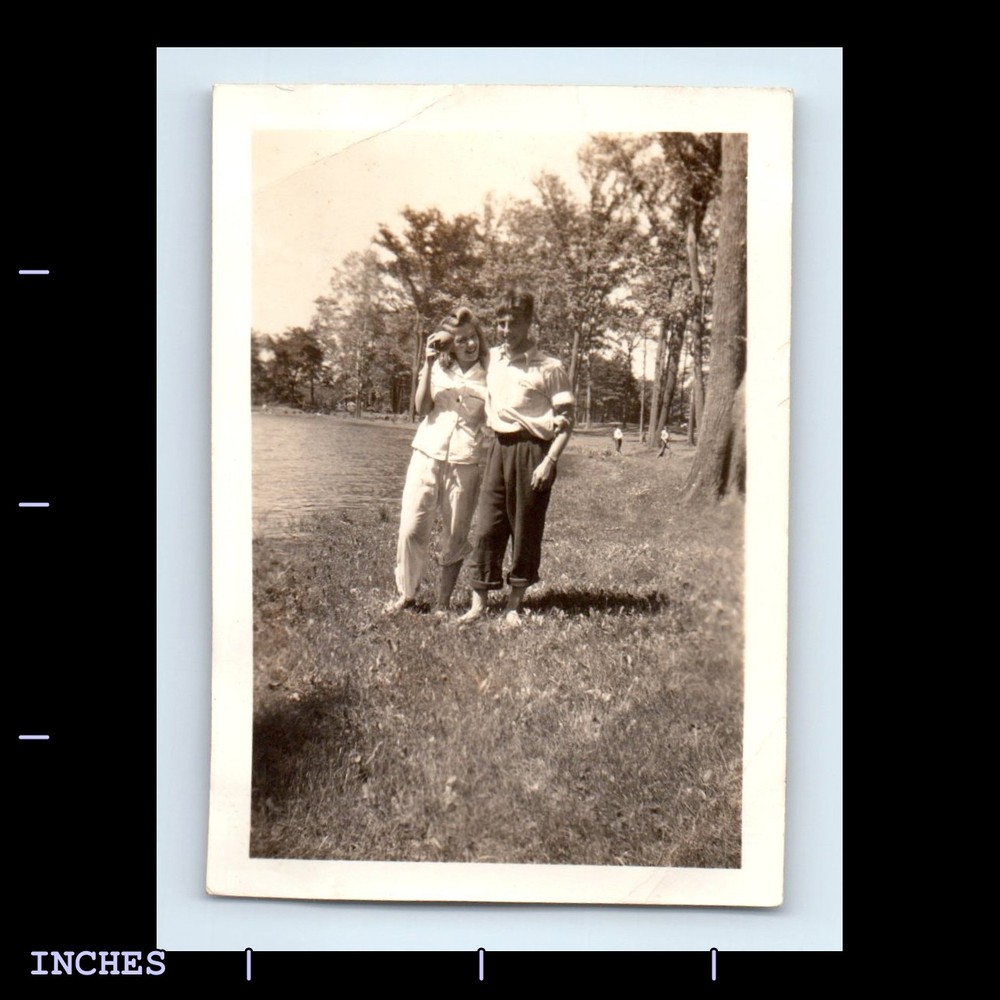 Old Vintage Photo MAN WOMAN COUPLE AFFECTIONATE BY LAKE