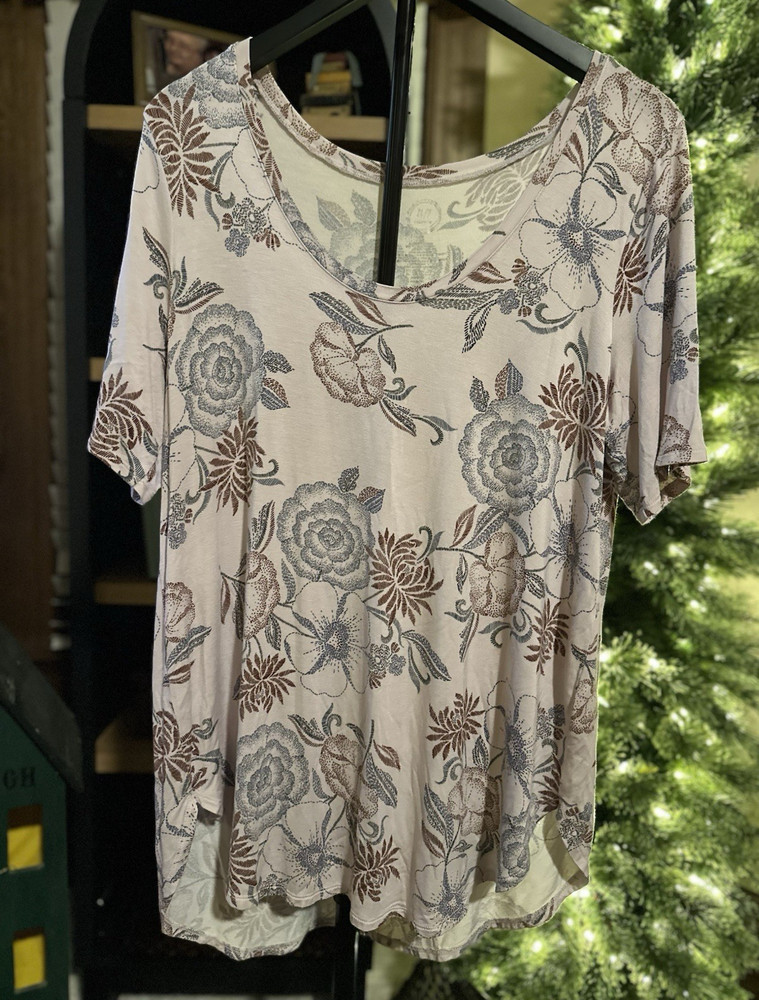 Maurices 24/7 Women's XXL Pink Floral Scoop Neck Short Sleeve T-Shirt