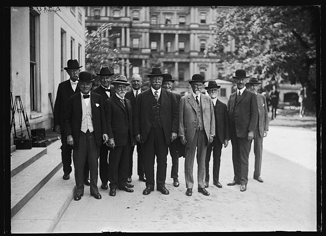 Photo:Group with William Howard Taft outside White House, Washington, D.C.