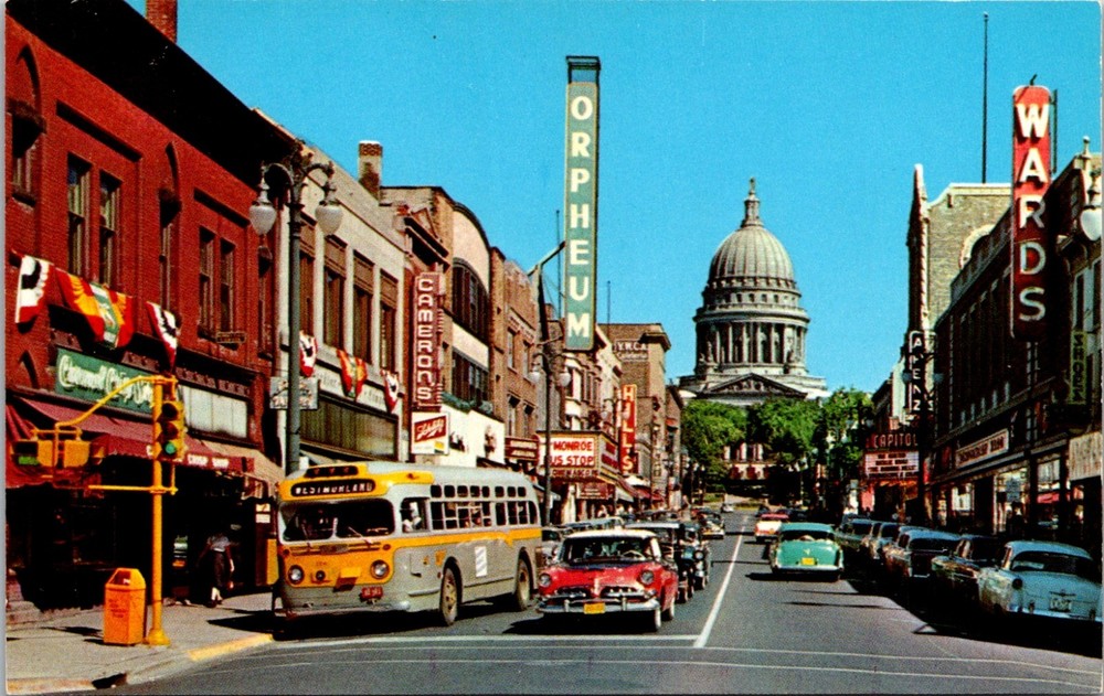 Madison Wisconsin State Street Capitol Orpheum Theater Wards Bus Postcard  30321