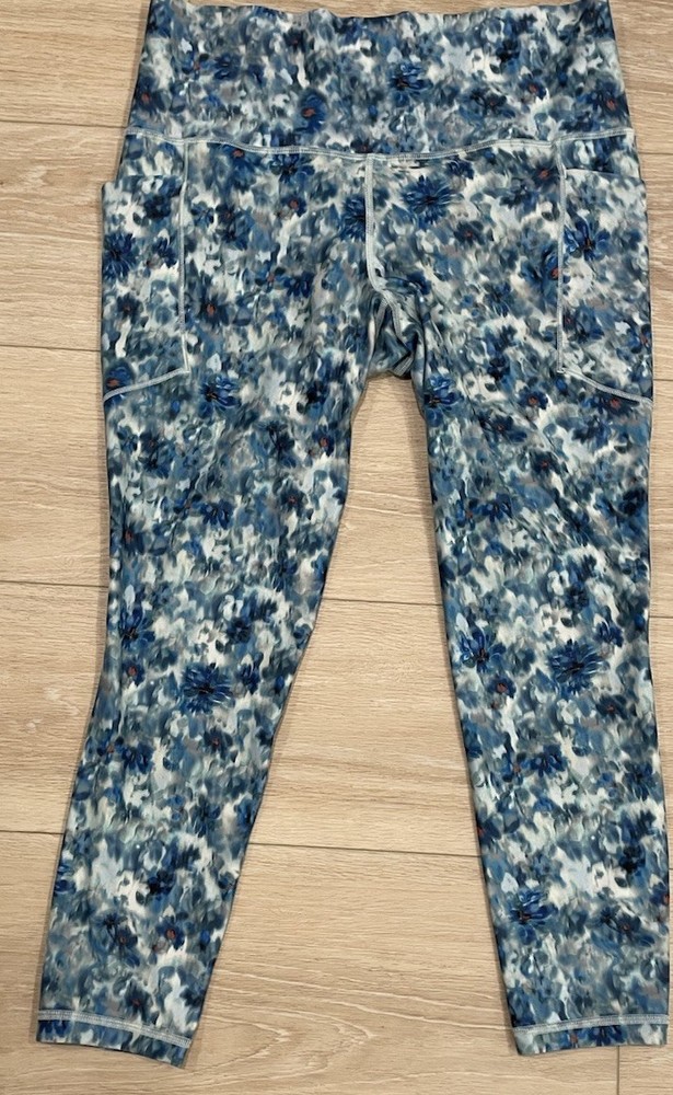 Athleta Salutation Stash Pocket Printed 7/8 Tight Leggings Tie Dye Size Large