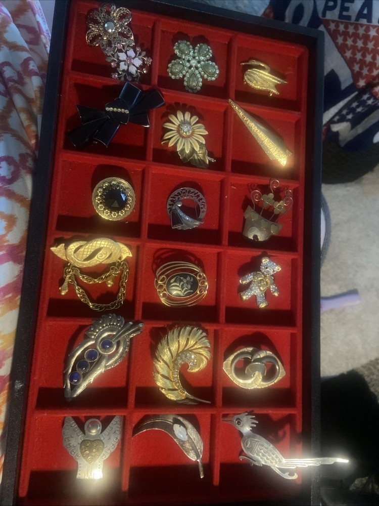 Estate Lot 19 VTG Antique Brooches pins Many Signed Freirich Trifari JJ Etc