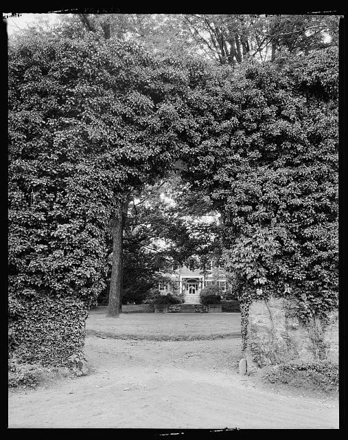 Photo:Greenwood Virginia Mirador 1926 Estate House Ivy Gate Archway