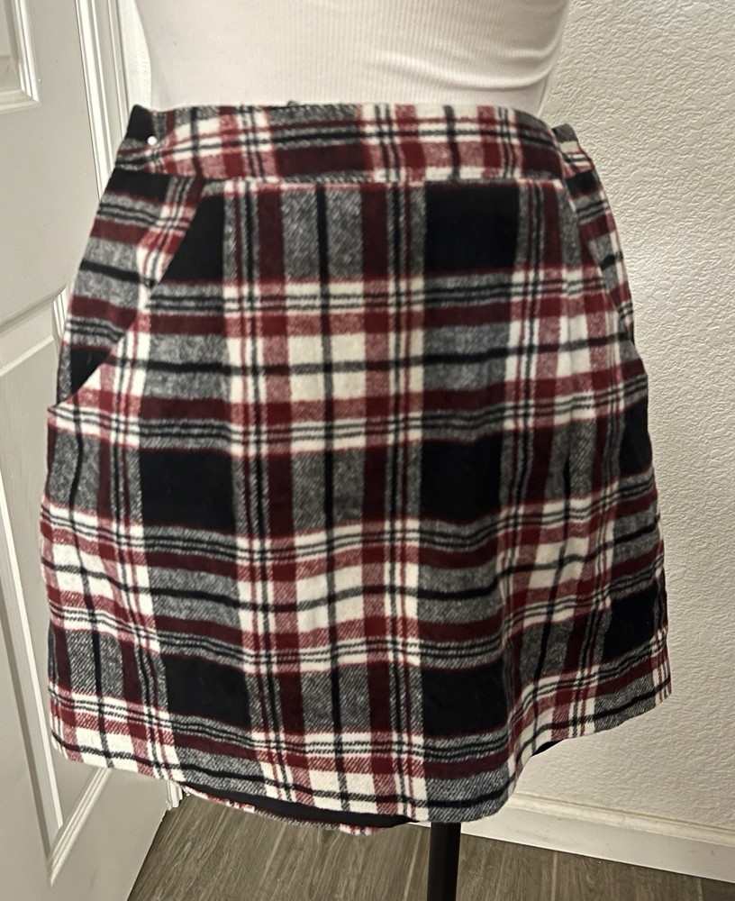 Size Small Forever 21 plaid mini Red White And Black Skirt