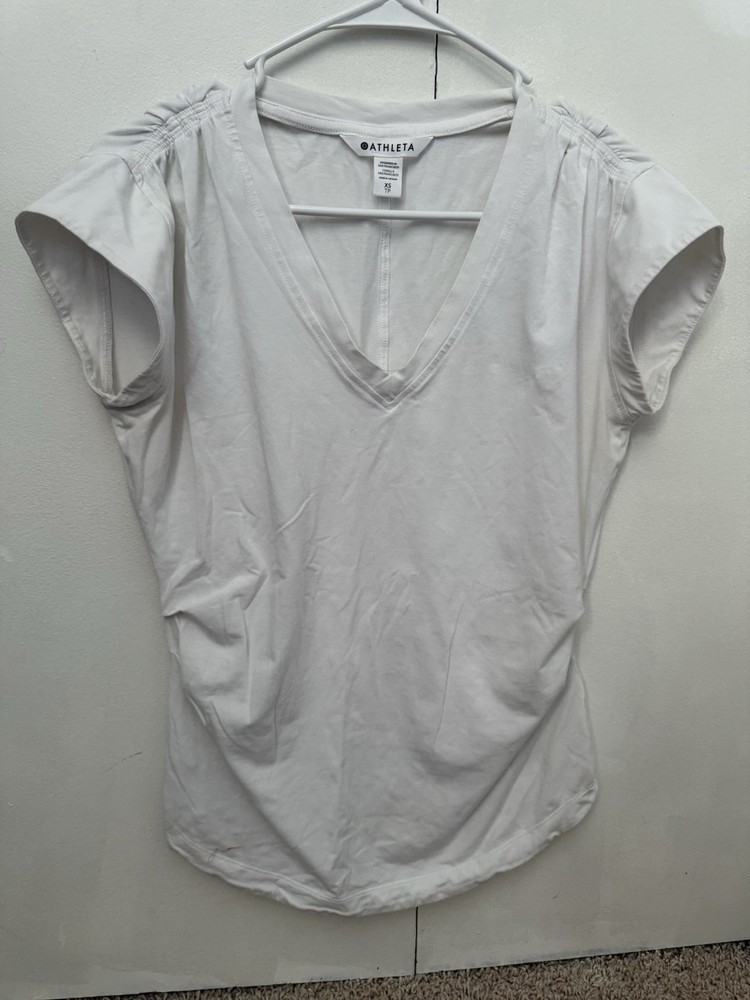 ATHLETA WOMEN'S WHITE SCOOP V-NECK SHORT SLEEVE BREEZY TEE TOP PETITE Tall Sz XS
