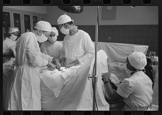 Photo:Chicago Illinois 1941 hospital surgery nurses doctors FSA