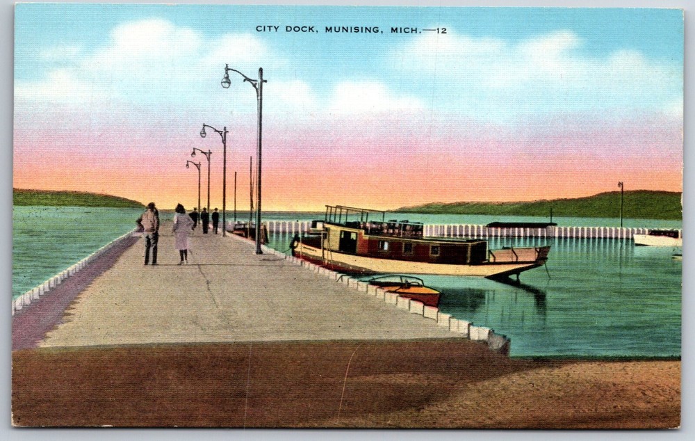 Munising Michigan~Boat @ City Dock & Harbor Scene~EC Kropp Vtg Linen Postcard