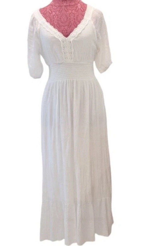 Kings Road white short-sleeved dress w/smocked waist, embroidered v-neck. Size S