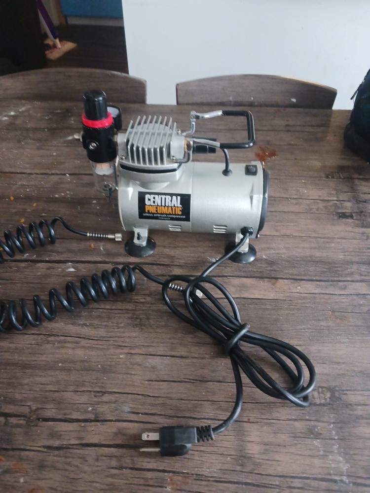 Central pneumatic 1/6 HP 58 PSI Oilless Airbrush Compressor Model 60329
