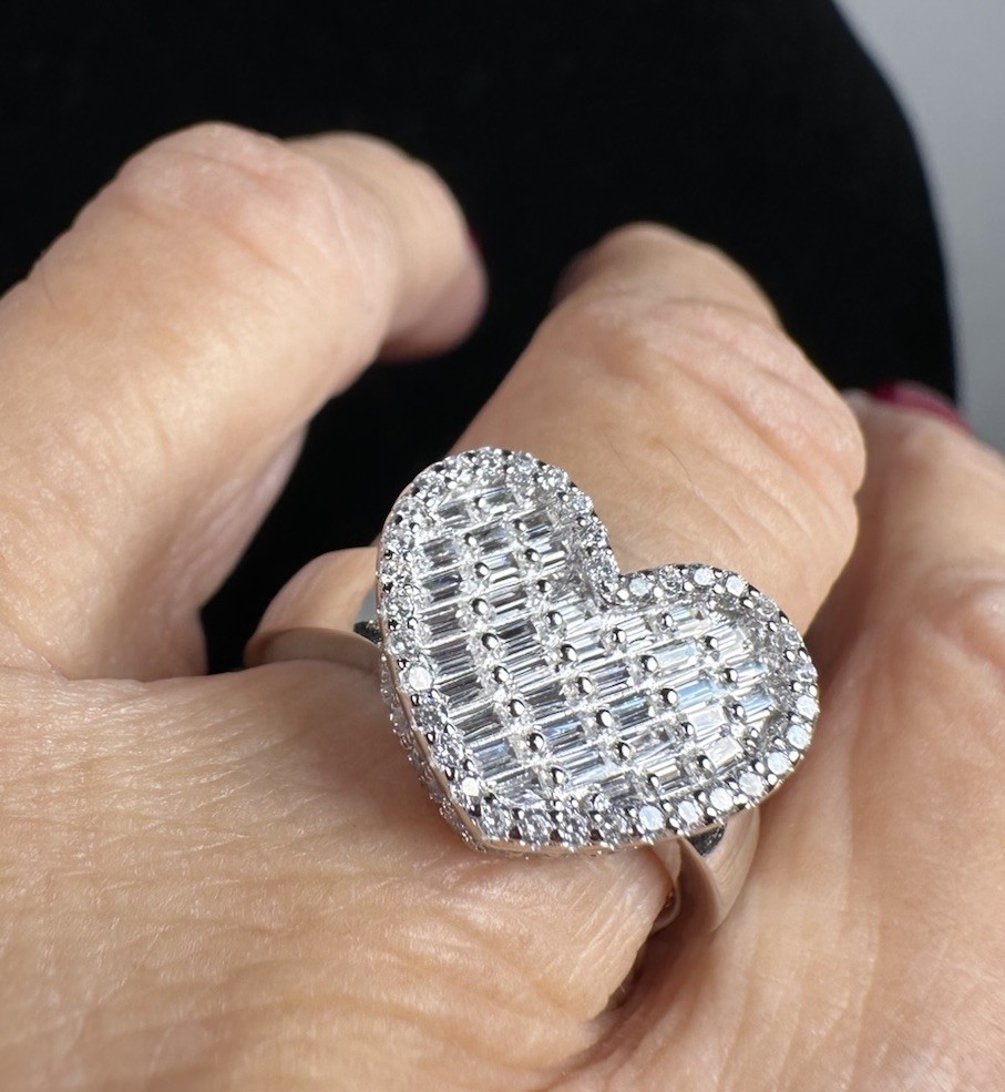 925 sterling silver Cubic Zirconia Heart ring size 8