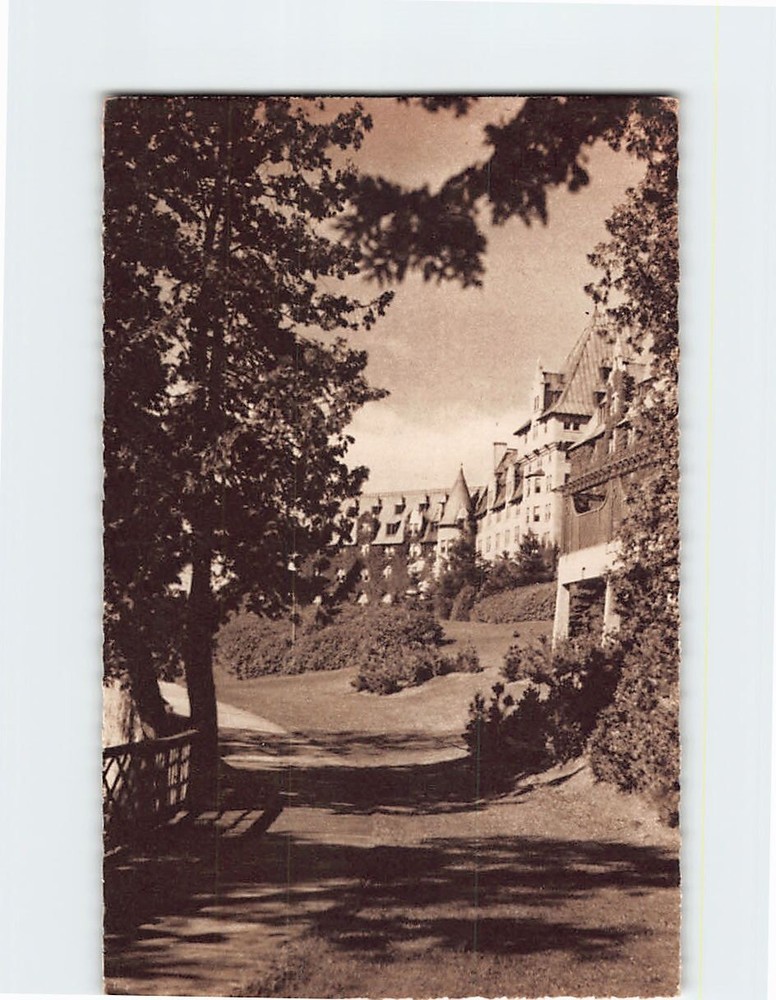 Postcard Manoir Richelieu Murray Bay Quebec Canada