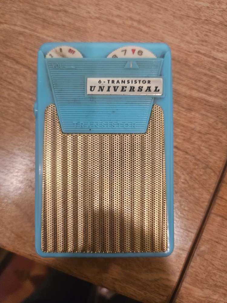 Vintage UNIVERSAL 6 transistor radio model WORKING w/case&box- Made In Japan