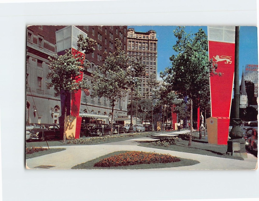 Postcard Washington Boulevard and the Statler Hotel Detroit Michigan USA