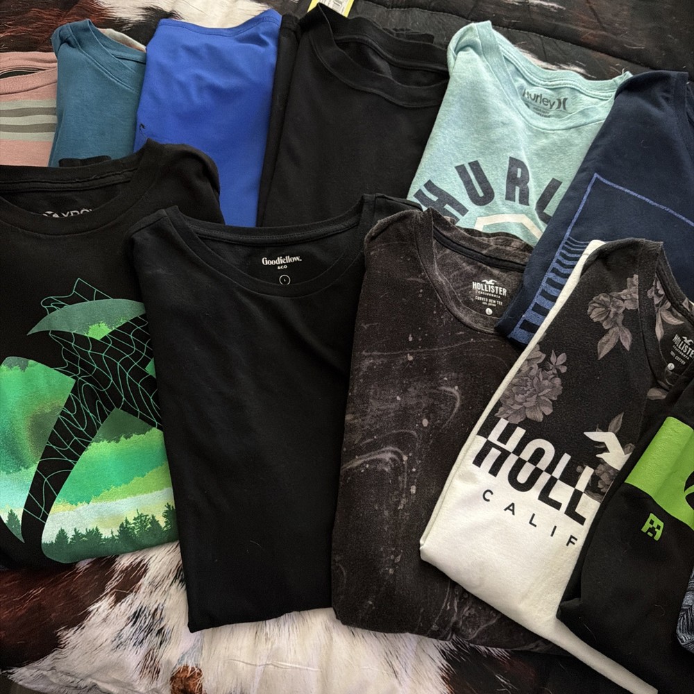 15 Young Men’s Tshirt Lot Size L