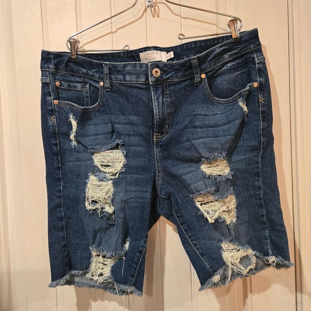Torrid Denim First At Fit Jean Distressed Frayed Shorts Sz 16
