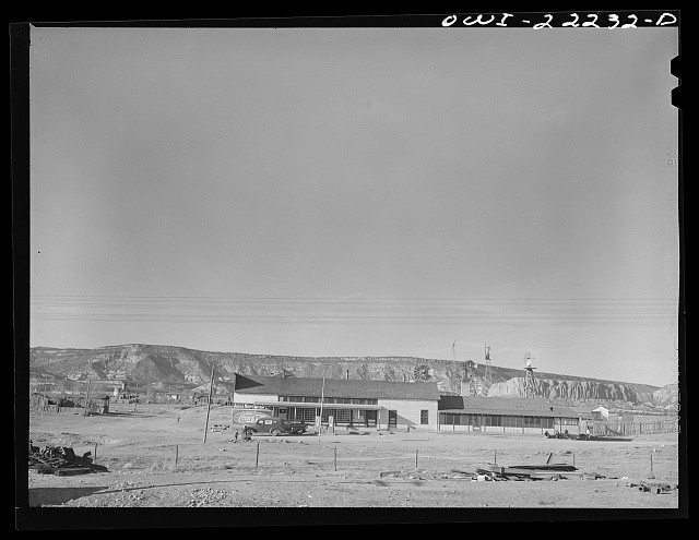 Photo:New Mexico 1930s Gas Station Desert Highway Scenic Landscape