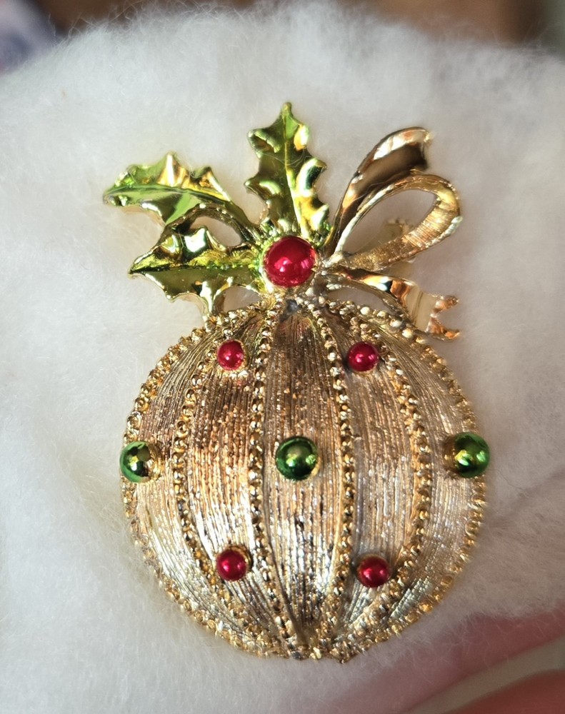 Vintage Gerrys Gold Tone Red Green Enamel Christmas Ball Ornament Brooch Pin