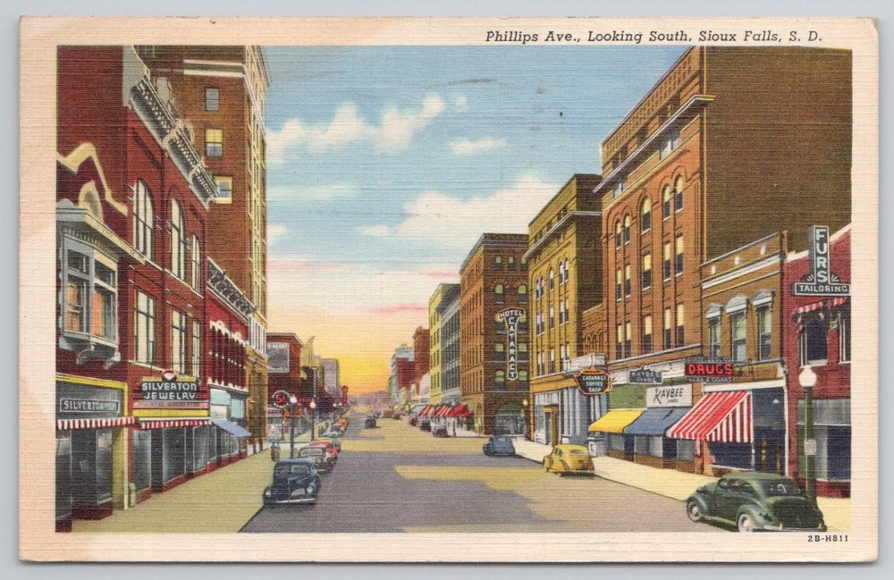 Phillips Ave Sioux Falls SD 1943 Linen Postcard Hotel Cataract Street View