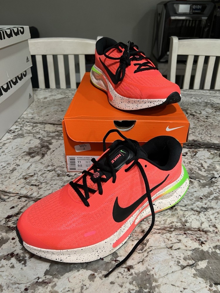NEW Nike Journey Run Sneakers Women’s Size 9 Hot Punch Black-Green Strike Shoes