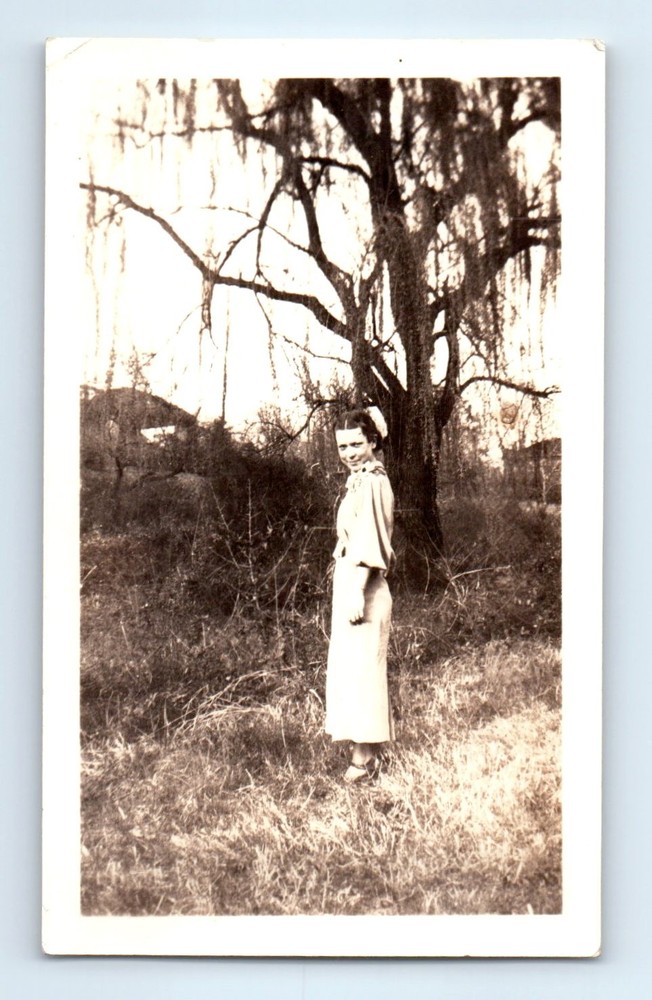 Old Vintage Photo SOLO WOMAN SEXY PINUP POSE FIELD TREE ANTIQUE SNAPSHOT