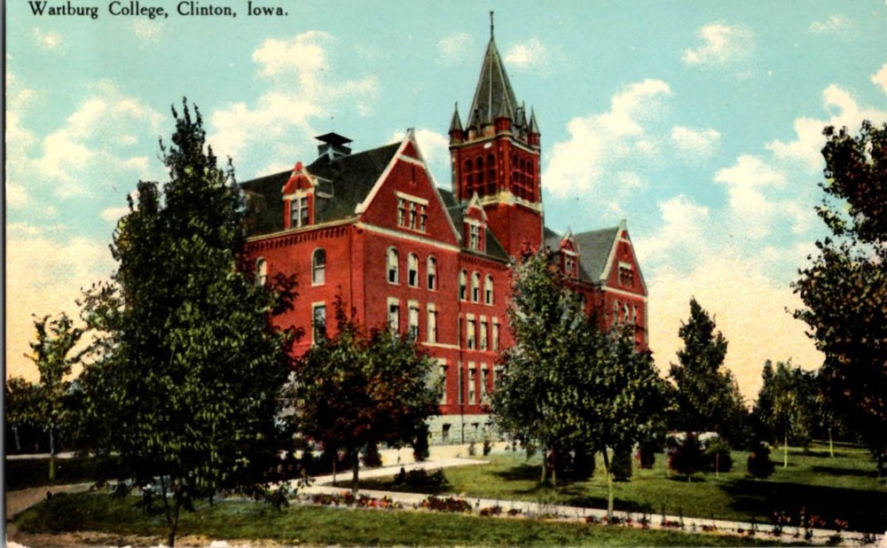 Clinton Iowa IA : SCHOOL SCENE m/14 BC9423