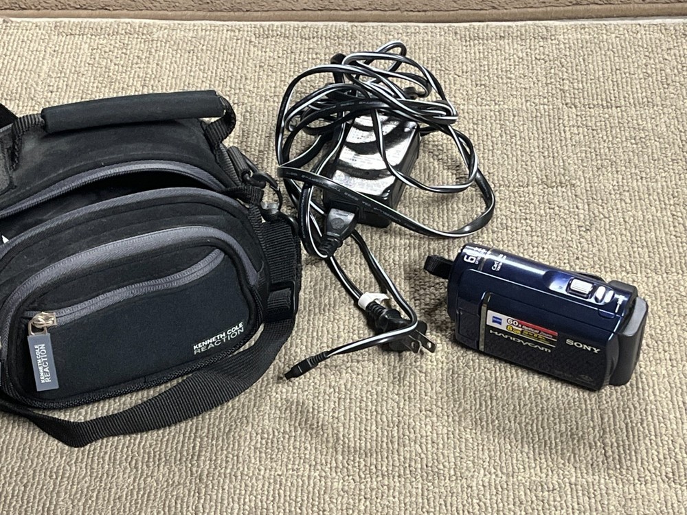 Sony DCR-SX41 8 GB 60x Zoom Handycam Digital Camcorder w/Case & Charger Tested