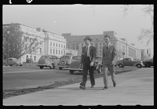 Washington DC Benjamin Franklin Post Office 1939 pedestrians circular walk