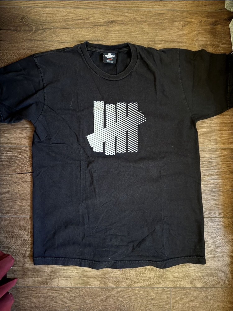Undefeated Men's Black Short Sleeve Jersey Cotton Logo Graphic T-Shirt
