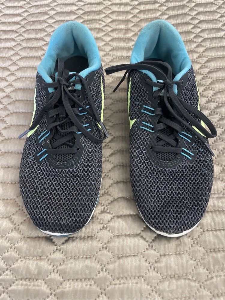 Nike Flex Women's Training Shoe.  Gray Size 7. Good Condition