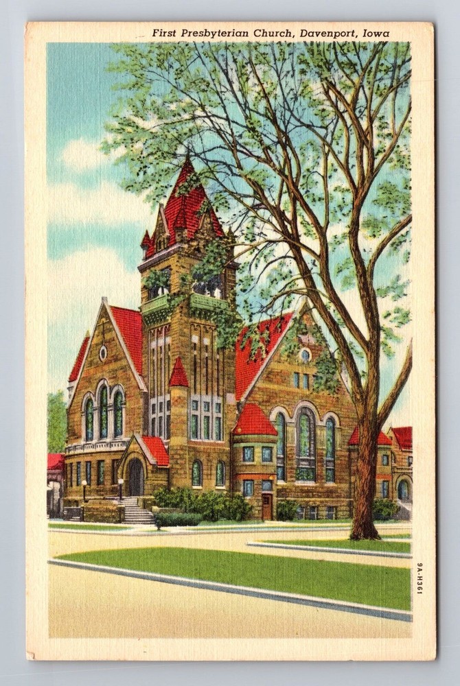 Davenport IA-Iowa, First Presbyterian Church, Vintage Souvenir Postcard