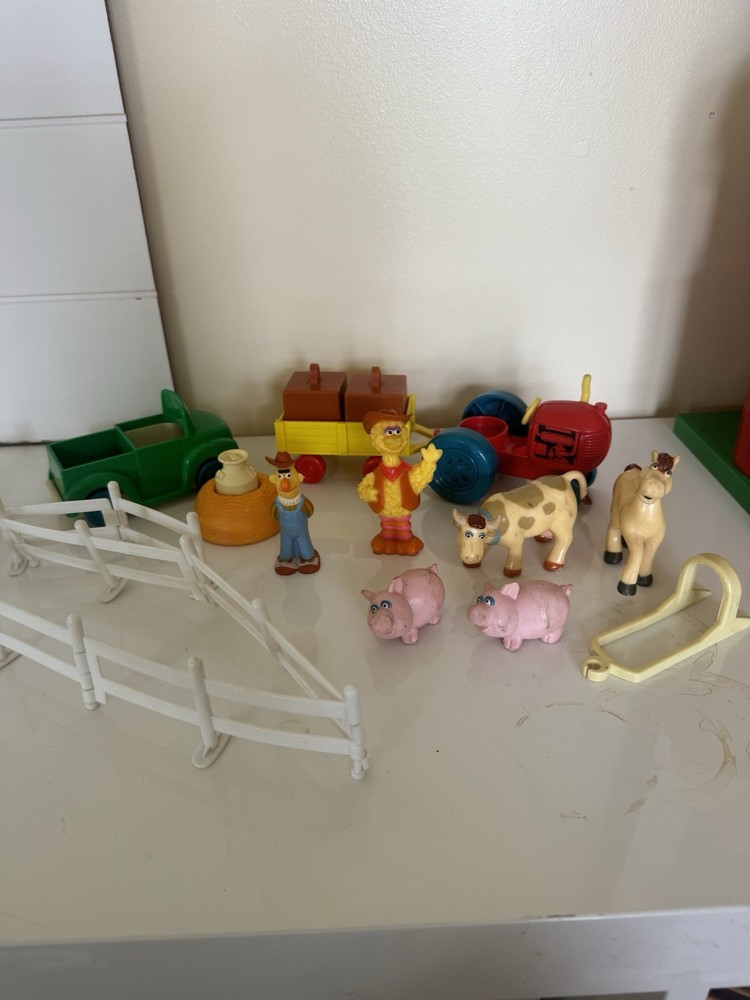 Vintage Sesame Street Farm Toys PVC figures  Playset TV Show Illco Henson