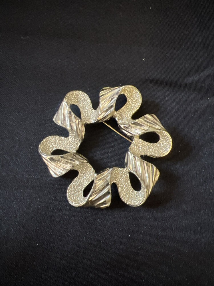 Vintage Ribbon Wreath Signed Sarah Coventry Silver Tone Brooch/pin