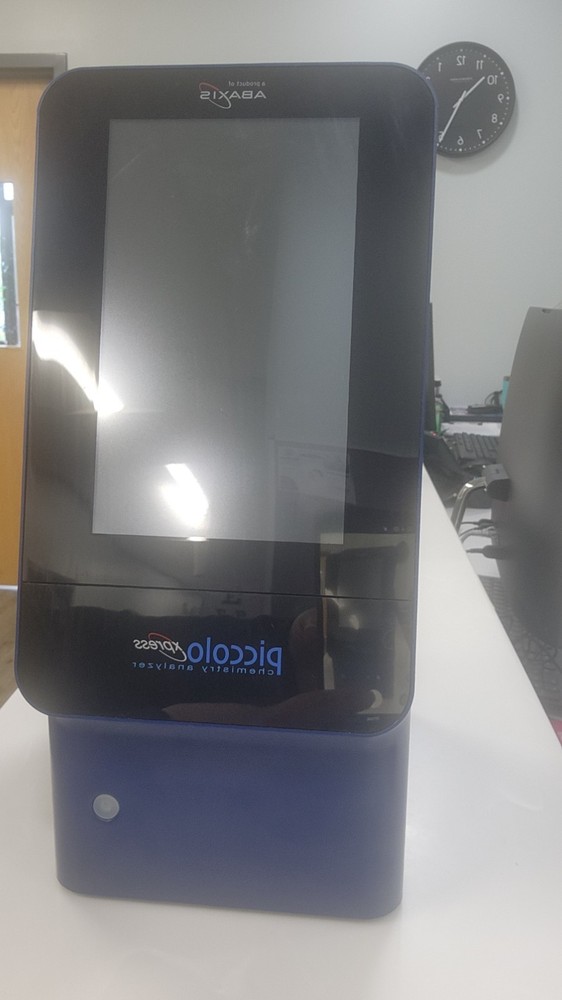Abaxis Piccolo Xpress Chemistry Analyzer – Excellent Condition, Barely Used