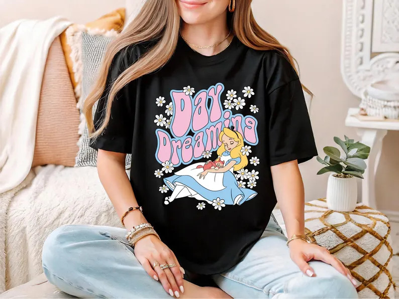 Disney Day Dreaming Alice In Wonderland  T-SHIRT Unisex