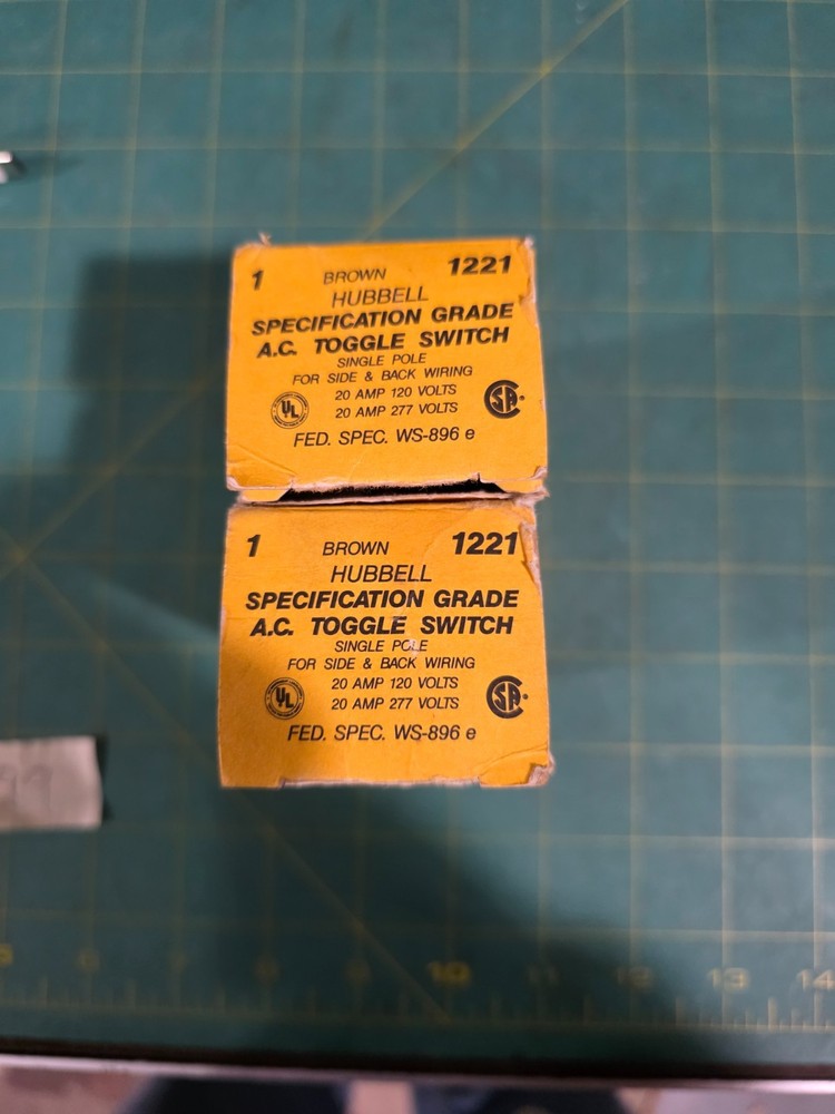 Hubbell 1221 Specification Grade Ac Toggle Switch Single Pole Brown 20 Amp New-image