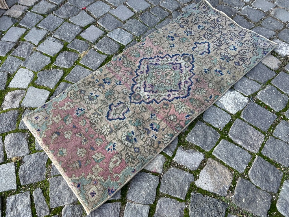 Turkish Small ug, Vintage rug, Handmade wool rug, Entryway rug 1,5 x 3,6 ft