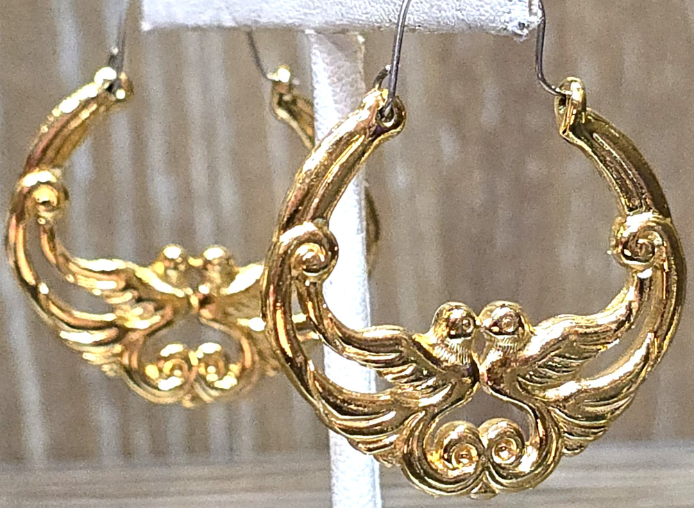 Vintage Avon Gold Plated Love Doves Earrings