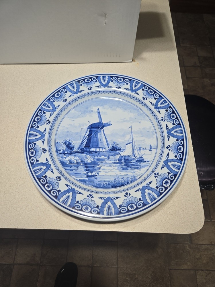 Royal Delft de Porceleyne Fles 1982 Charger Wall Plate 13.5” Hand Painted, Rare
