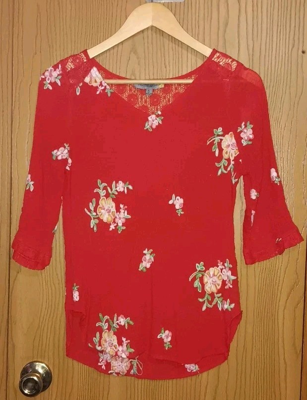 Figueroa & Flower 3/4 Sleeve Blouse Womens Size Small Red Embroidered Flowers...