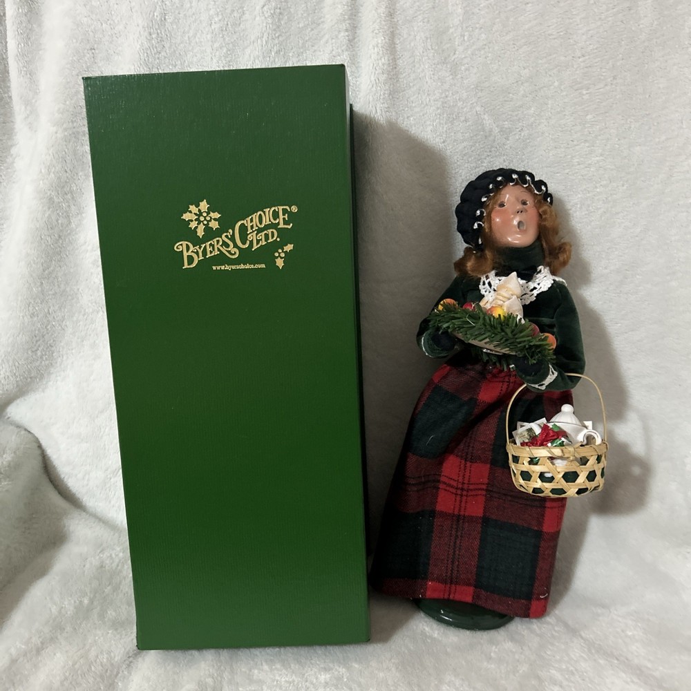 Byers Choice 2013 Gifting Family Woman
