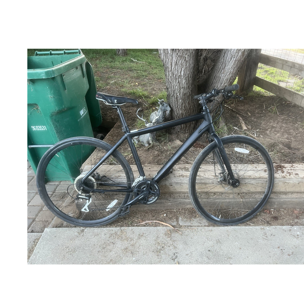 Cannondale Hybrid Bike Medium Frame 700C Wheels 24 Speed Disc Brakes Black