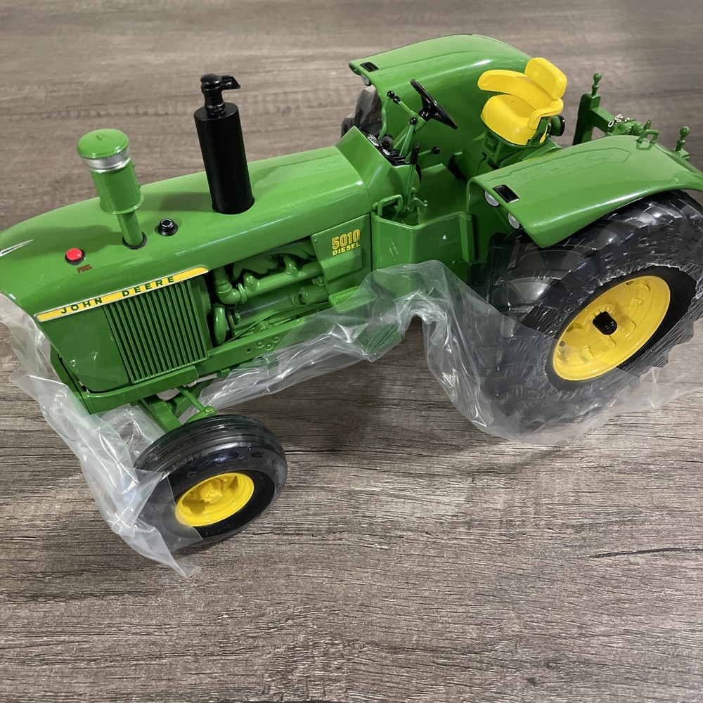 Ertl 1/16 John Deere 5010 Precision Classic Tractor