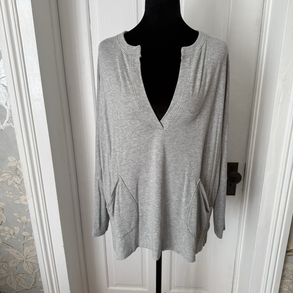 Beyond Yoga Gray Knit V-Neck Tunic Top Long Sleeve Pockets Size S
