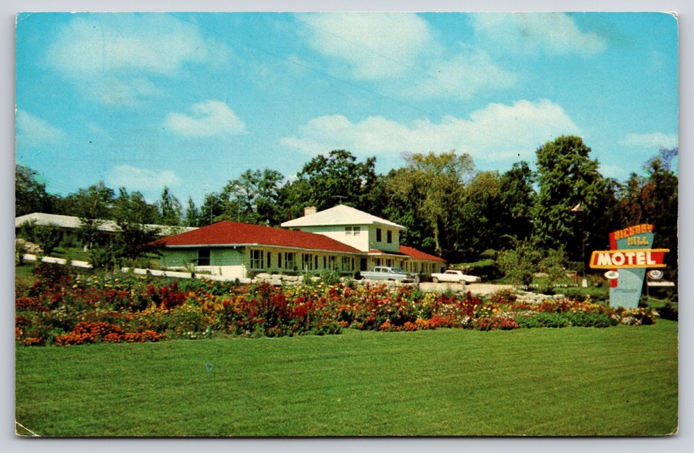 Roadside~Hickory Hill Motel Viroqua Wisconsin~Vintage Postcard